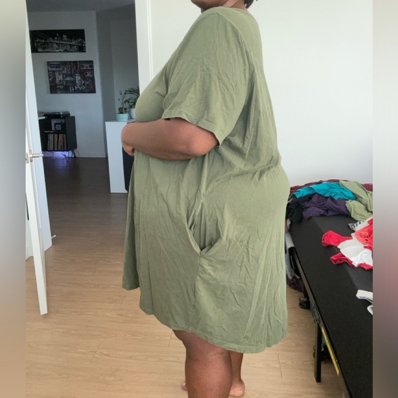 Terra & Sky Green Midi T-Shirt Dress with Pockets – Size 4X (28W/30W) - Picture 2 of 4